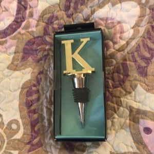 5/$25 Bundle 💕 Wine Stopper - K